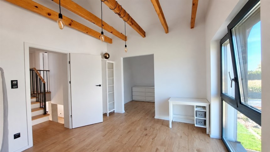 POKÓJ NAD GARAŻEM Z GARDEROBĄ